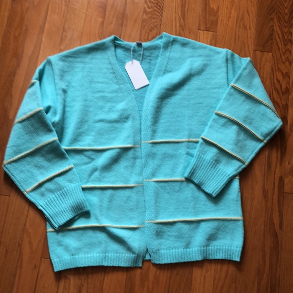 Brand new sweater - Picture 5 of 6